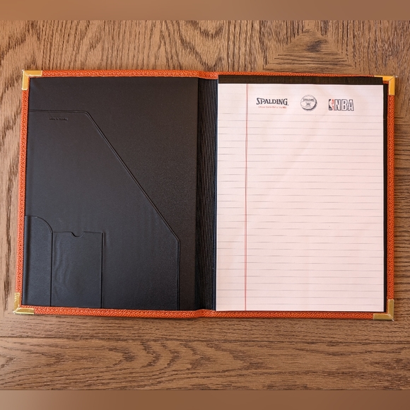 NBA Vancouver Grizzlies Spalding embossed busines padfolio. *Pristine condition* - Picture 2 of 9
